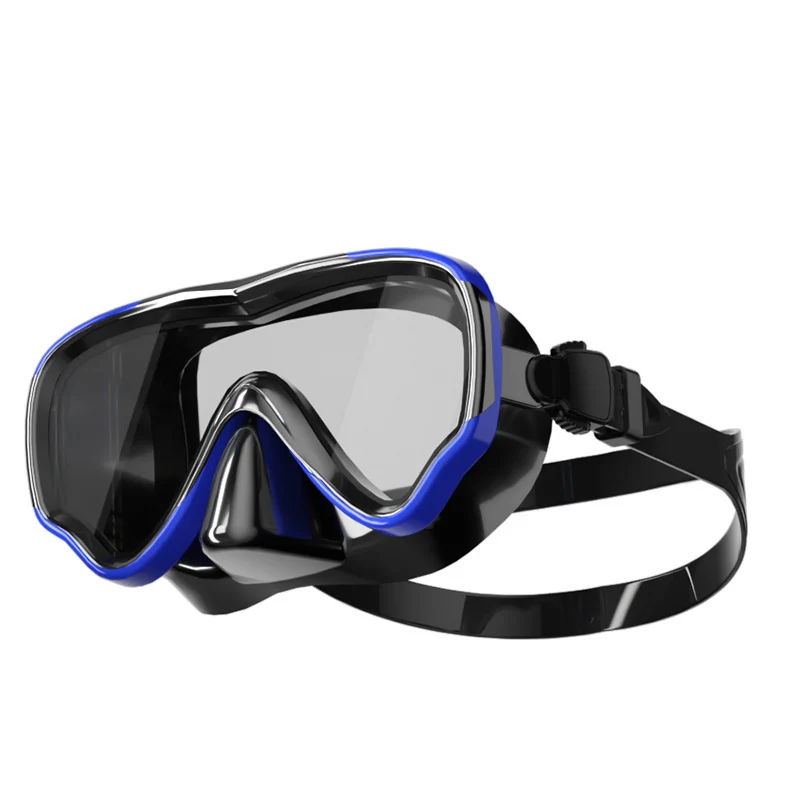 Diving mask with anti-fog technology and wide field of vision